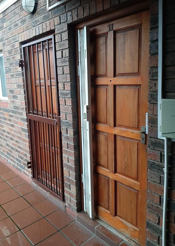 1 Bedroom Property for Sale in Goodwood Central Western Cape